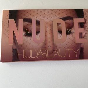 HUDA BEAUTY NEW NUDE palette